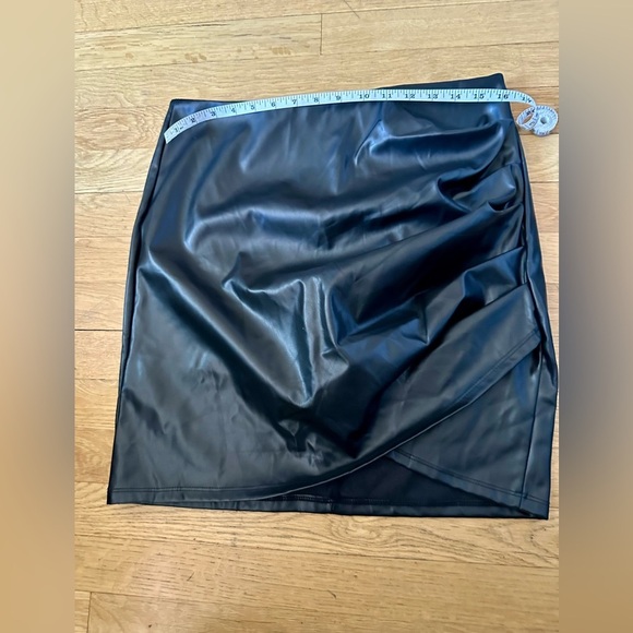 Black Ruched Asymmetrical Mini Skirt - Picture 4 of 5